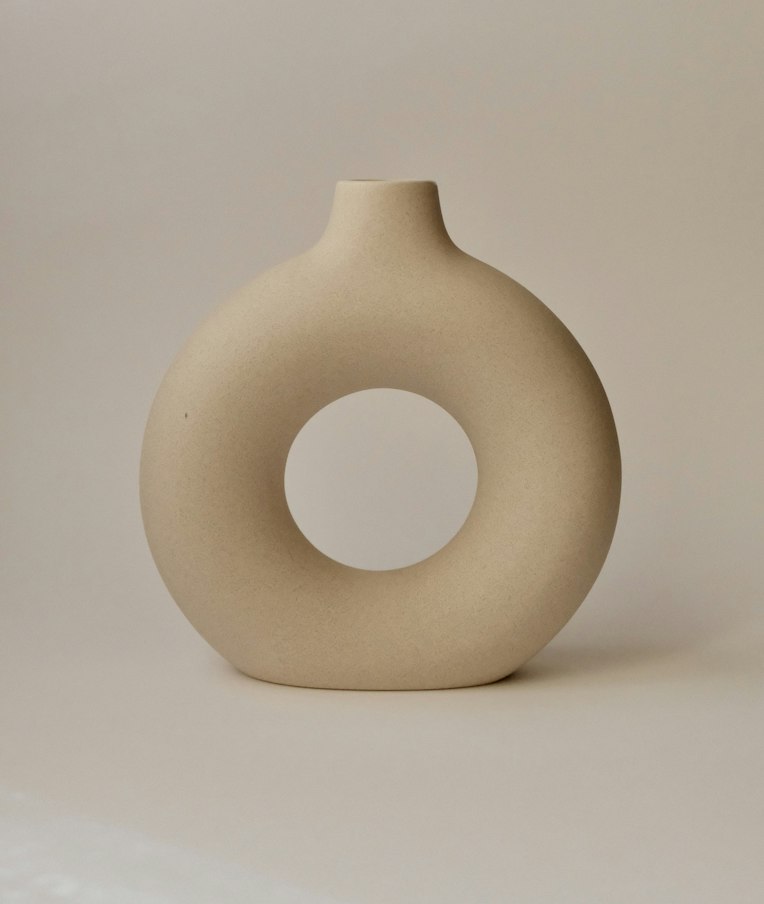 Vase anneau en céramique mate